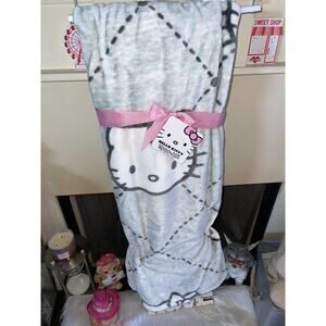 Hello Kitty White Face Black Diamond Soft Plush 60 x 70" Gray Throw Blanket NWT